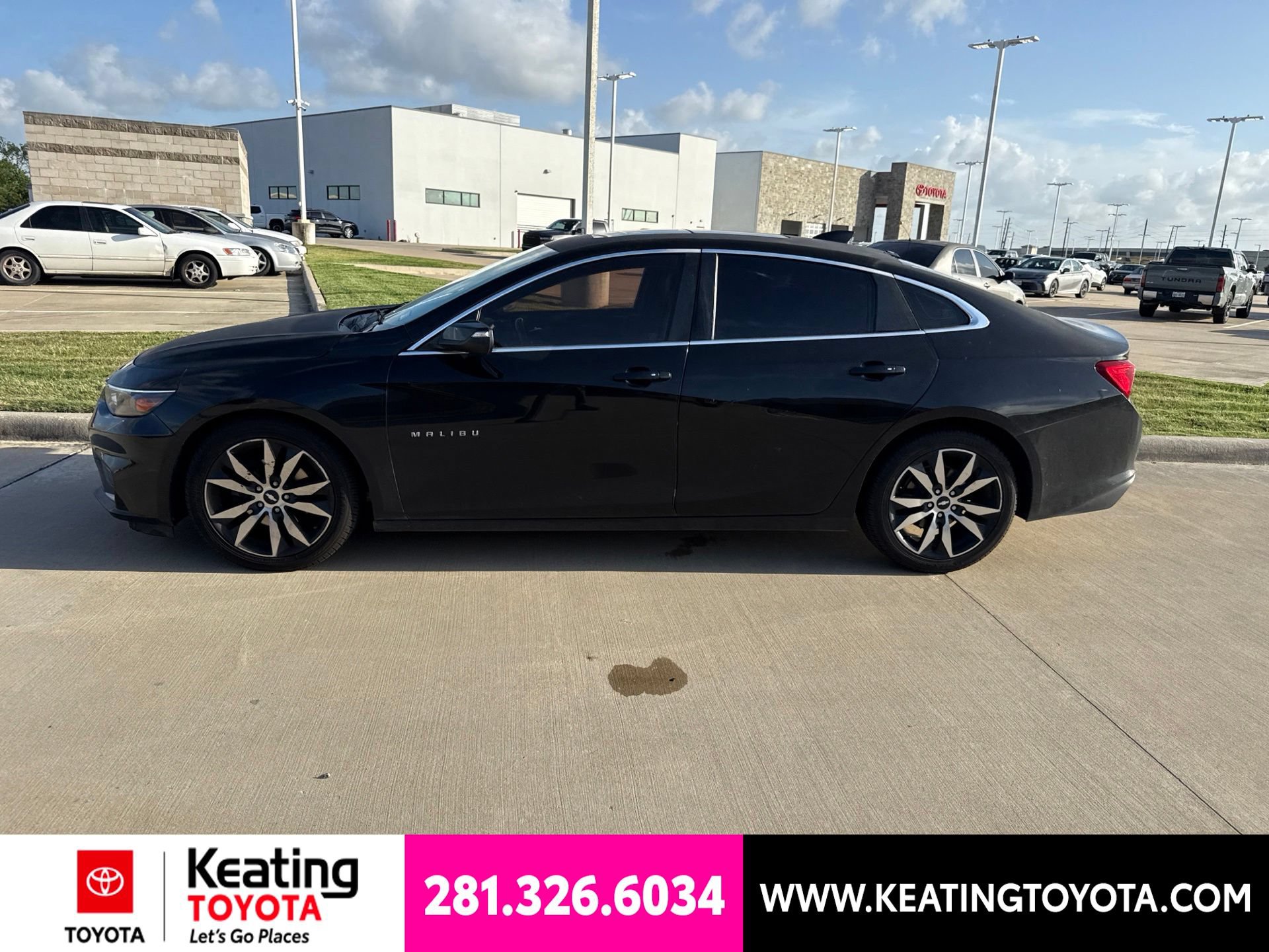 Used 2017 Chevrolet Malibu LT w/ Leather Package FWD image 4