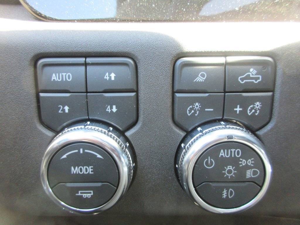 New 2026 GMC Sierra 2500 SLT w/ SLT Premium Package AWD/4WD image 17