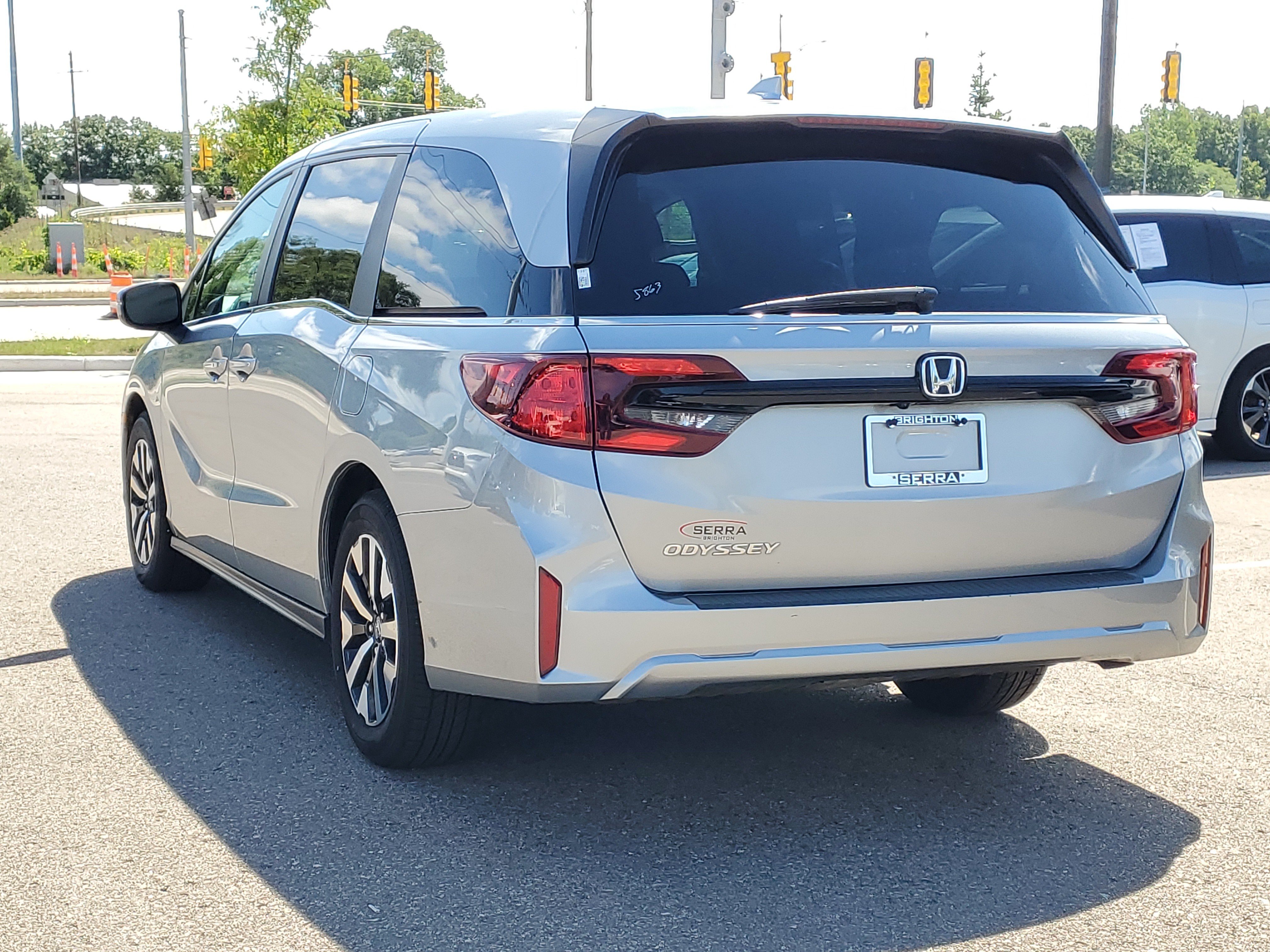 Certified 2025 Honda Odyssey EX-L image 2