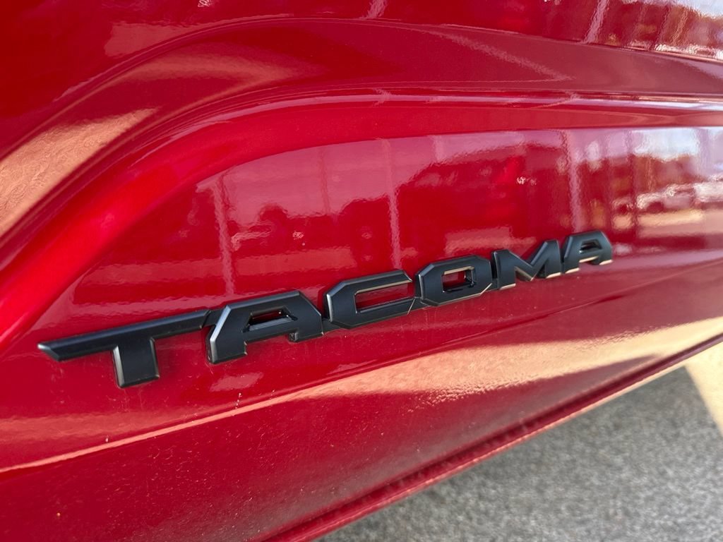 Used 2025 Toyota Tacoma TRD Off-Road AWD/4WD image 10