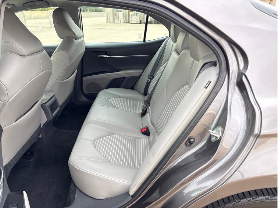 Used 2020 Toyota Camry SE image 11