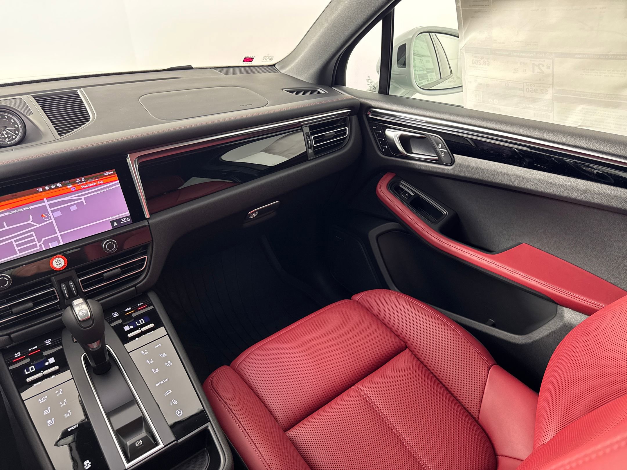 Certified 2026 Porsche Macan image 25