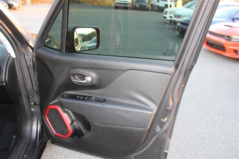 Used 2020 Jeep Renegade Trailhawk image 14