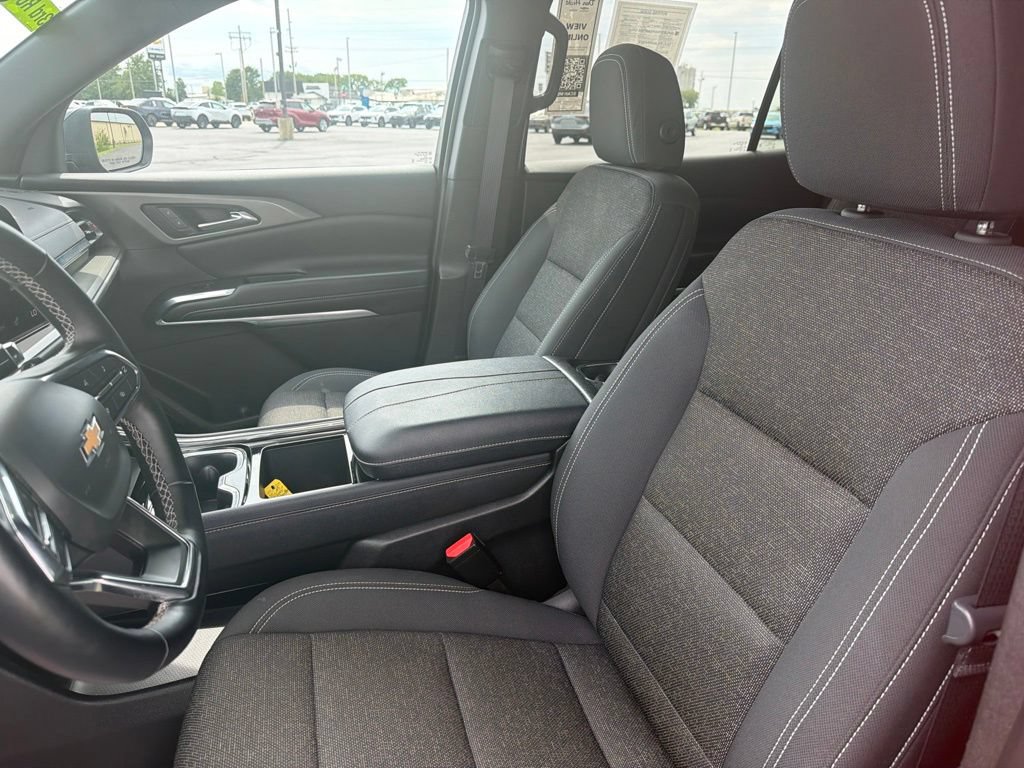 Used 2025 Chevrolet Traverse LT AWD/4WD image 12