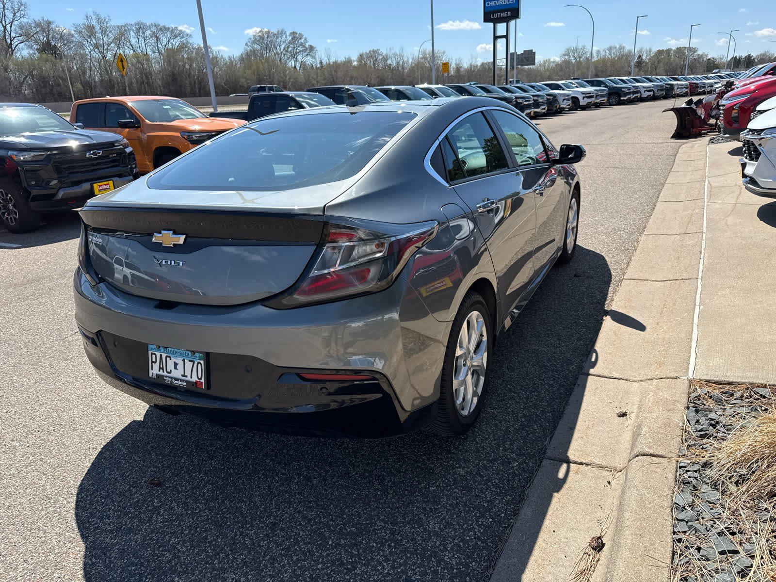 Used 2017 Chevrolet Volt Premier w/ Driver Confidence II Package FWD image 7