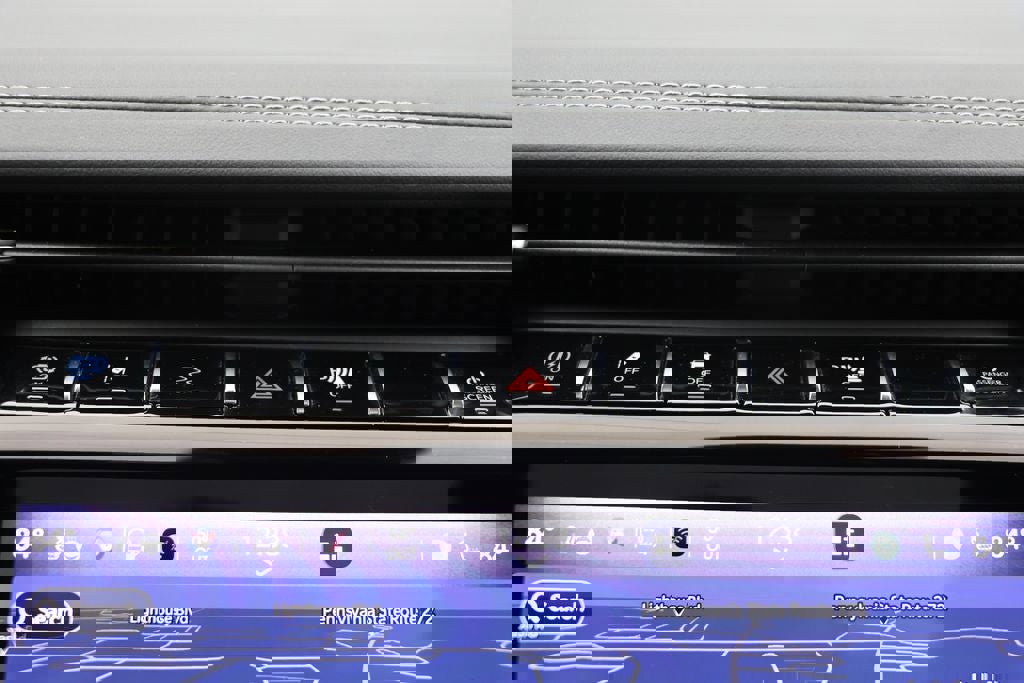 Used 2023 Jeep Grand Cherokee Overland w/ Luxury Tech Group IV image 29