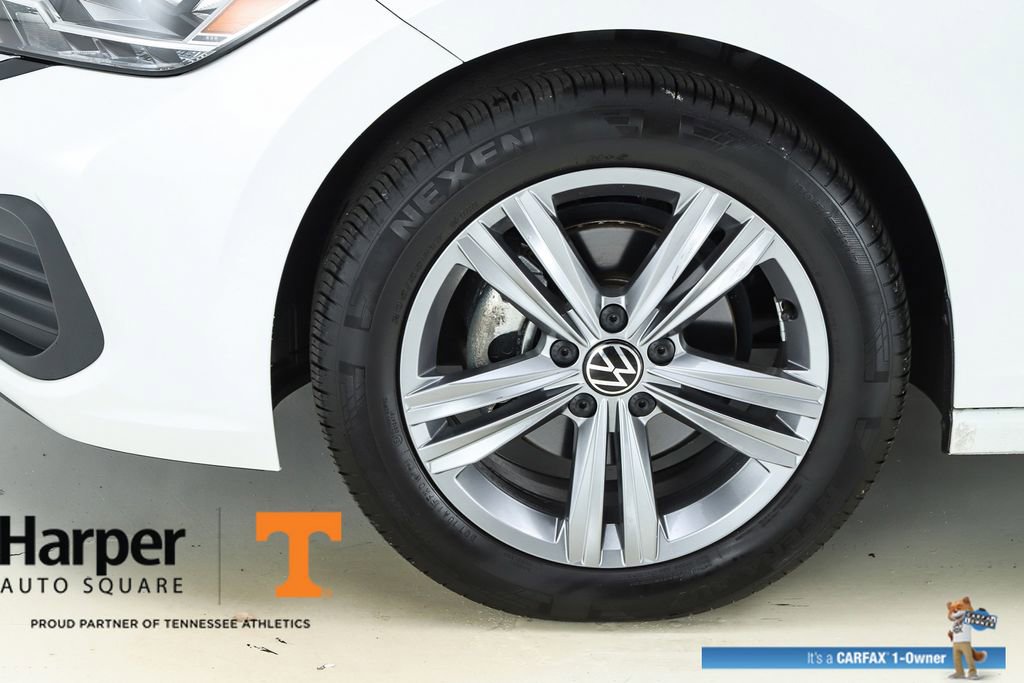 Used 2024 Volkswagen Jetta SE w/ Panoramic Sunroof Package image 42