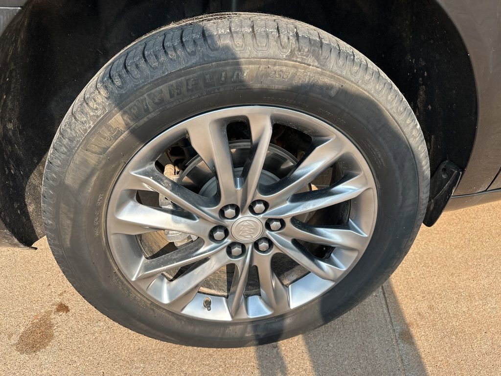 Used 2022 Buick Enclave Avenir w/ Avenir Technology Package image 11