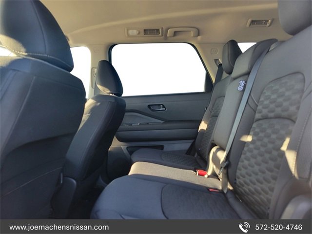 New 2025 Nissan Pathfinder SV image 13