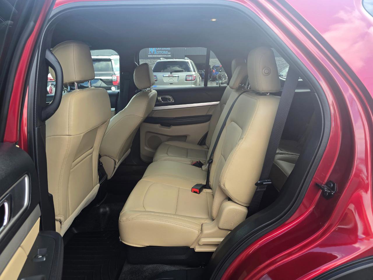 Used 2017 Ford Explorer XLT w/ Equipment Group 202A AWD/4WD image 14