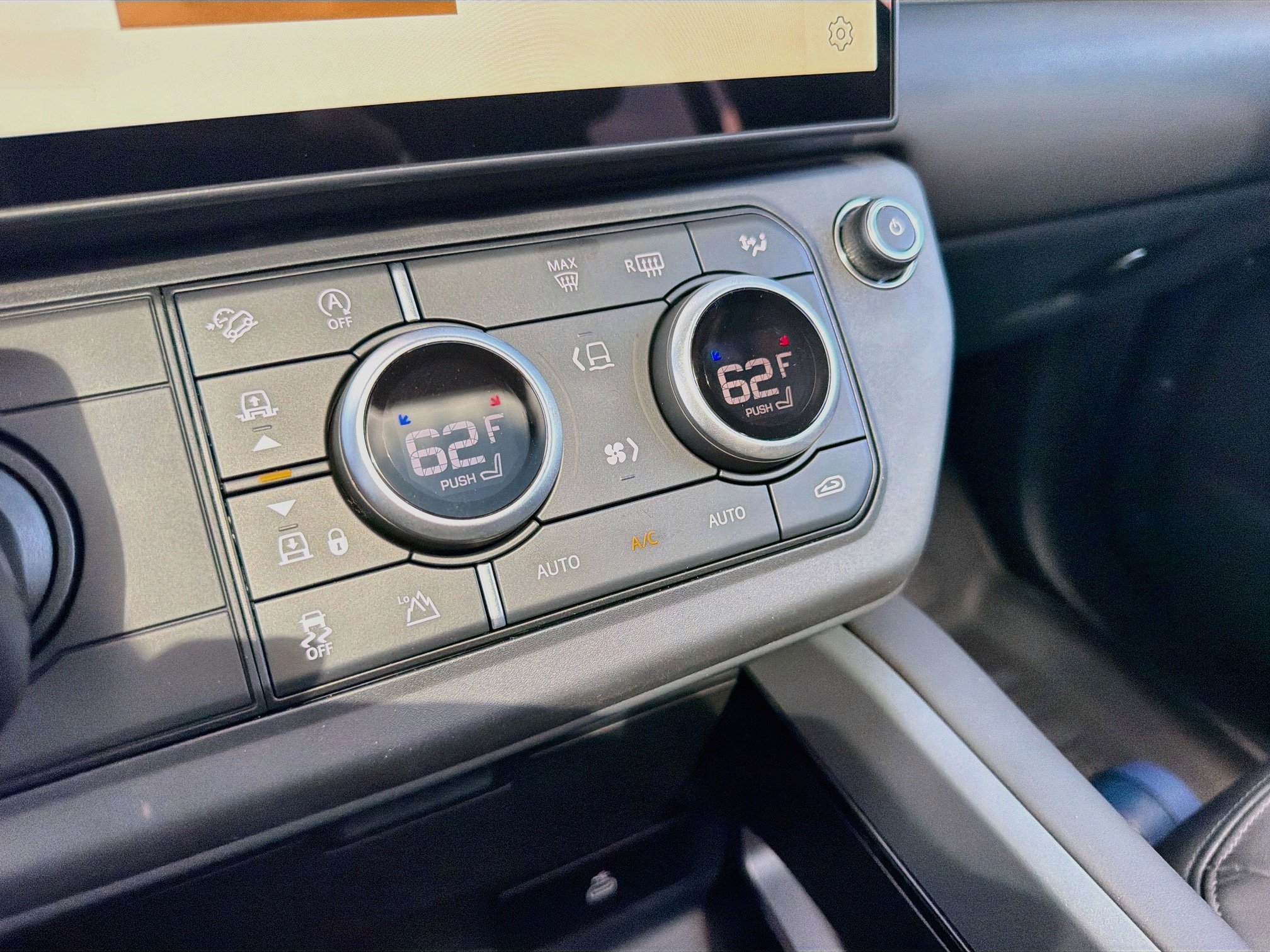 New 2026 Land Rover Defender 110 S AWD/4WD image 44