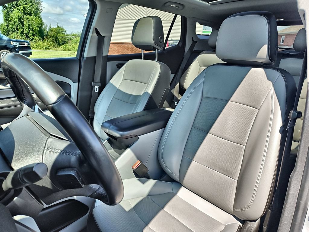 Used 2022 GMC Terrain SLT w/ Infotainment Package II AWD/4WD image 11