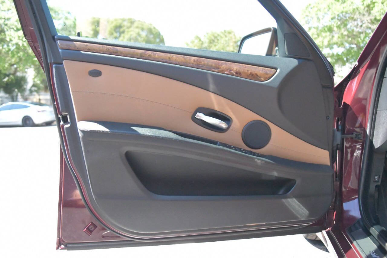 Used 2009 BMW 535i xDrive Sedan AWD/4WD image 23
