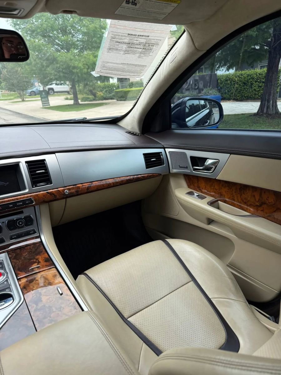 Used 2015 Jaguar XF Sport RWD image 29