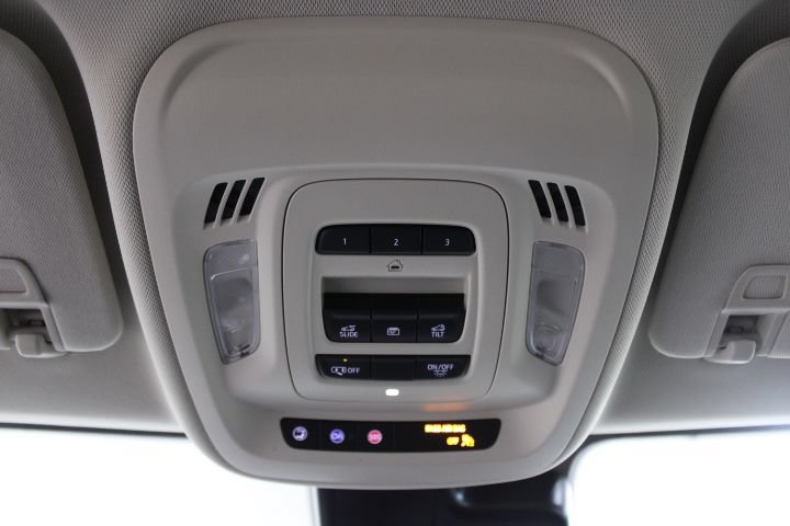 Used 2023 Buick Envision Avenir AWD/4WD image 43