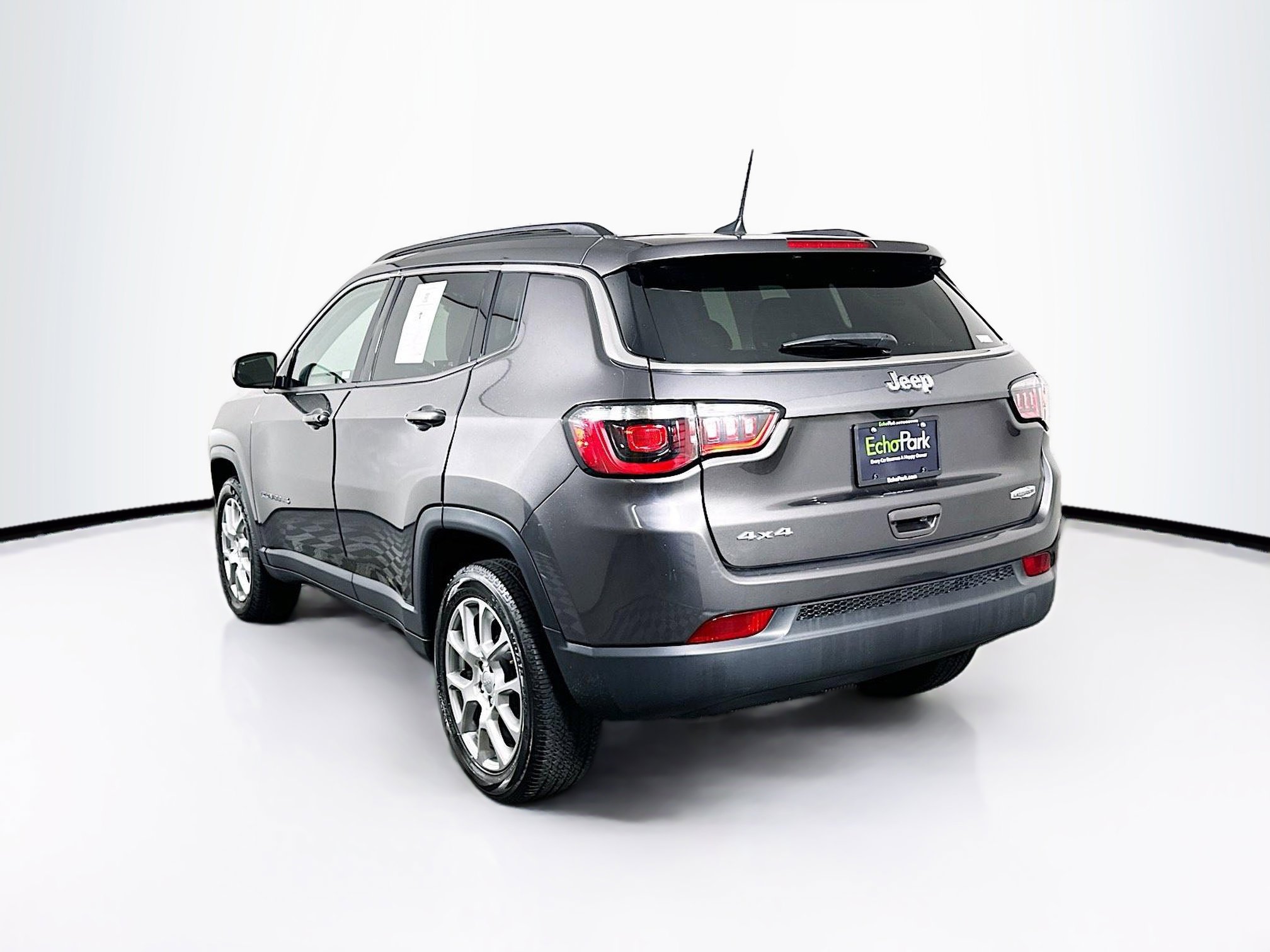 Used 2022 Jeep Compass Latitude image 5