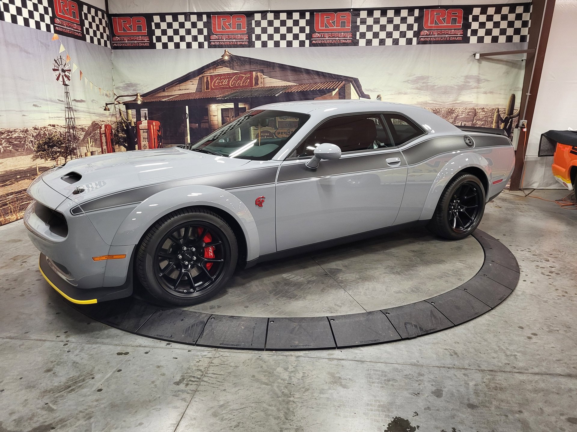 Used 2022 Dodge Challenger SRT Hellcat RWD image 2