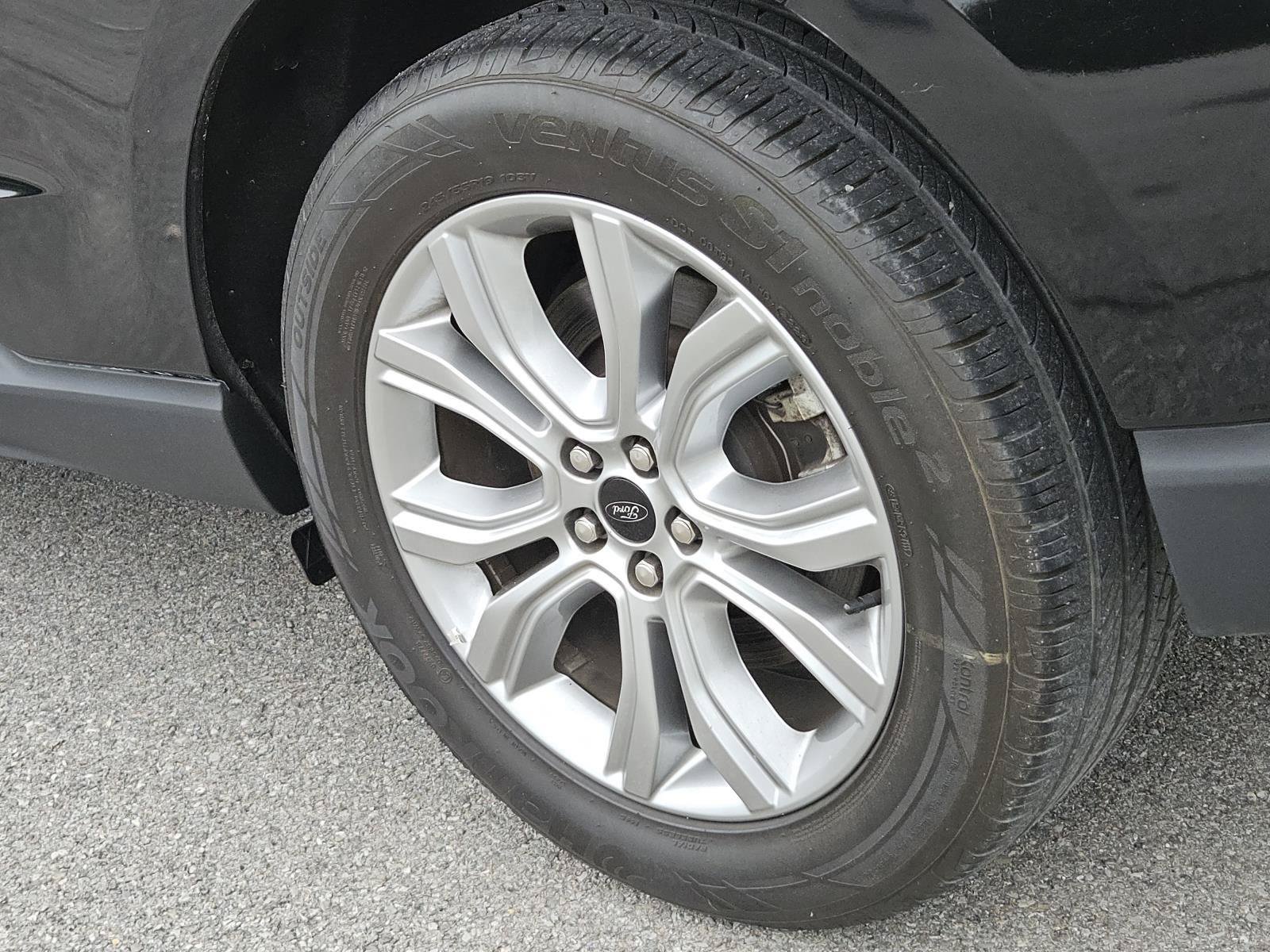 Used 2023 Ford Edge Titanium AWD/4WD image 7