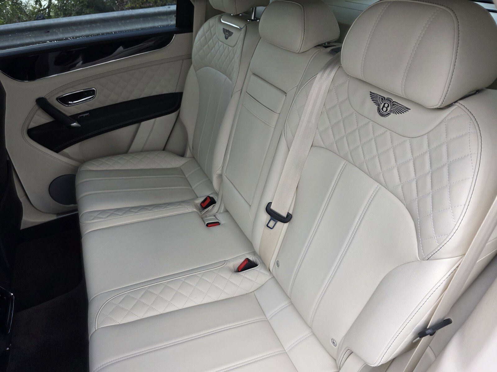 Used 2019 Bentley Bentayga image 16