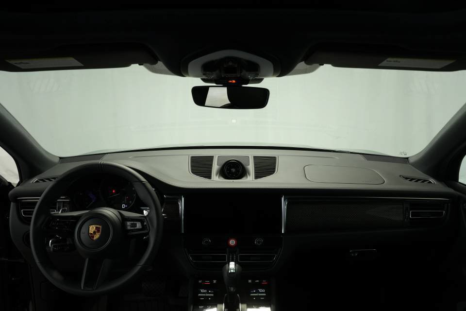 Certified 2026 Porsche Macan AWD/4WD image 16
