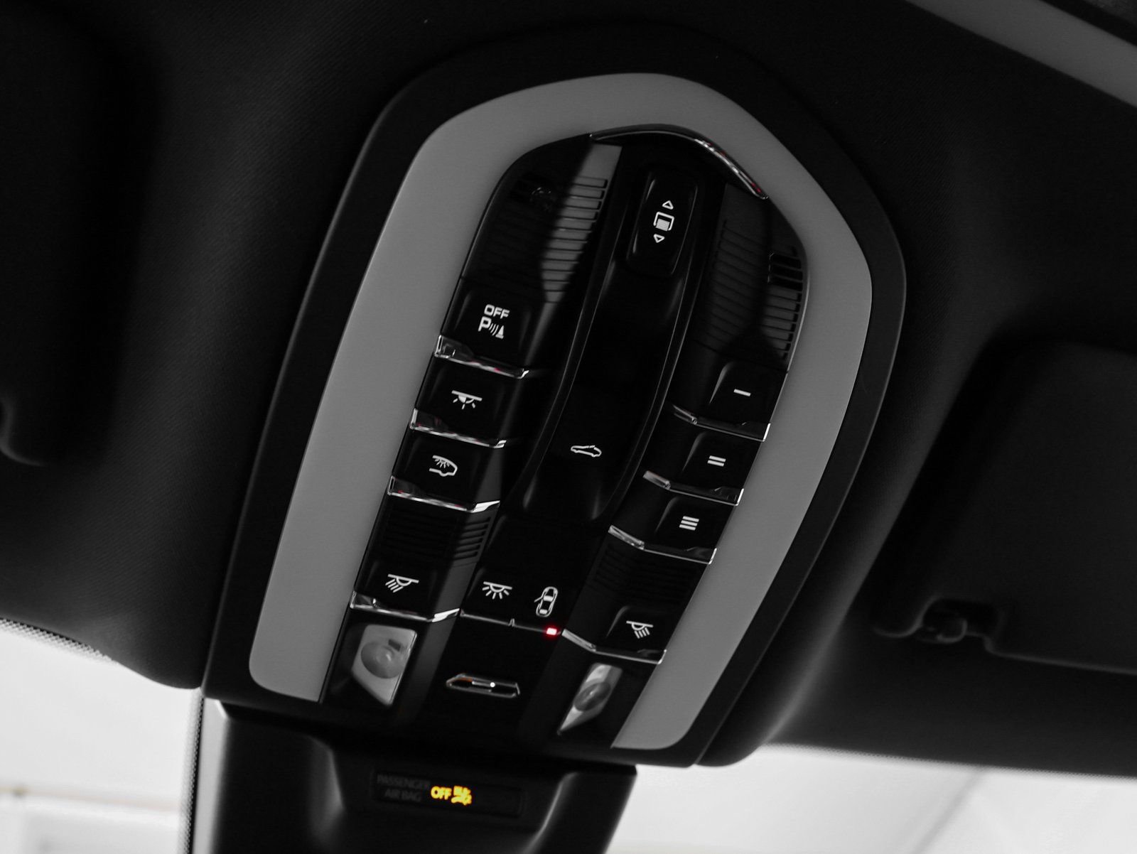 Certified 2025 Porsche Macan image 36