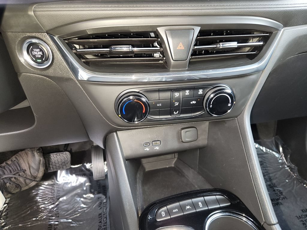 Used 2025 Buick Encore GX Preferred AWD/4WD image 21