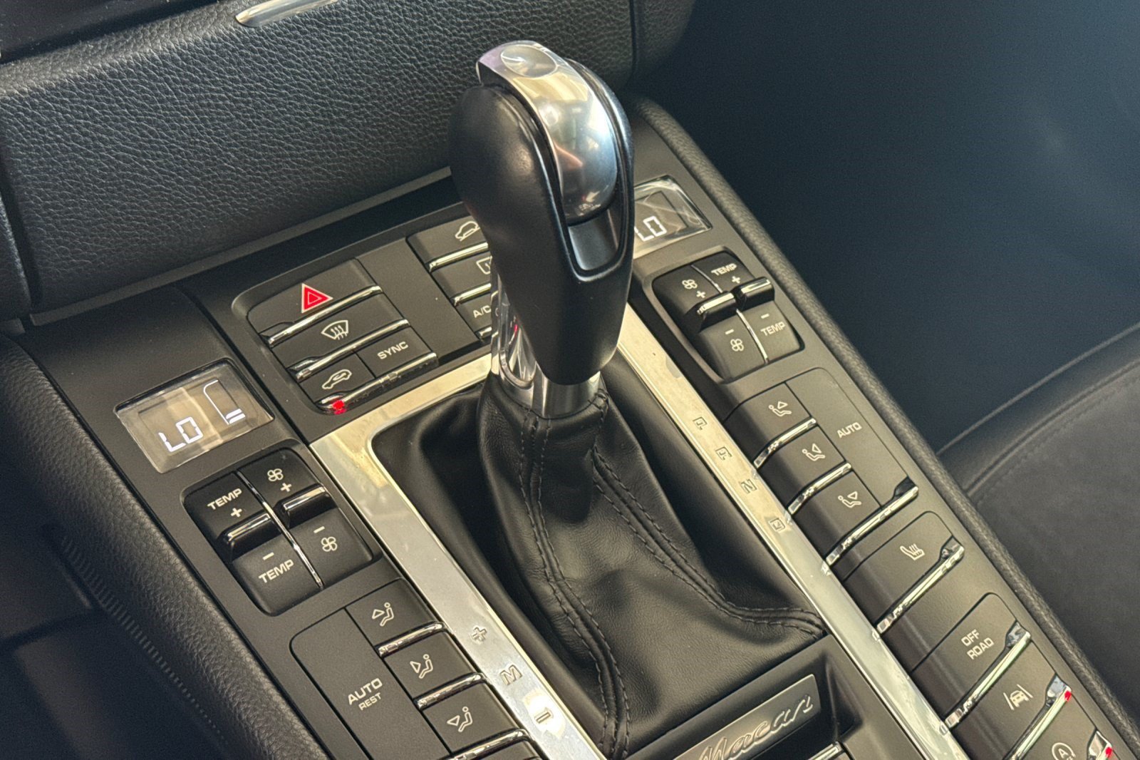 Used 2018 Porsche Macan S AWD/4WD image 16