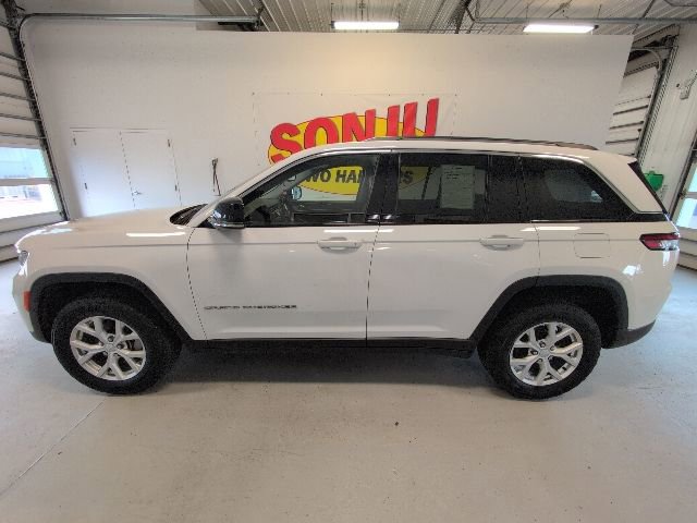 Used 2023 Jeep Grand Cherokee Limited AWD/4WD image 2
