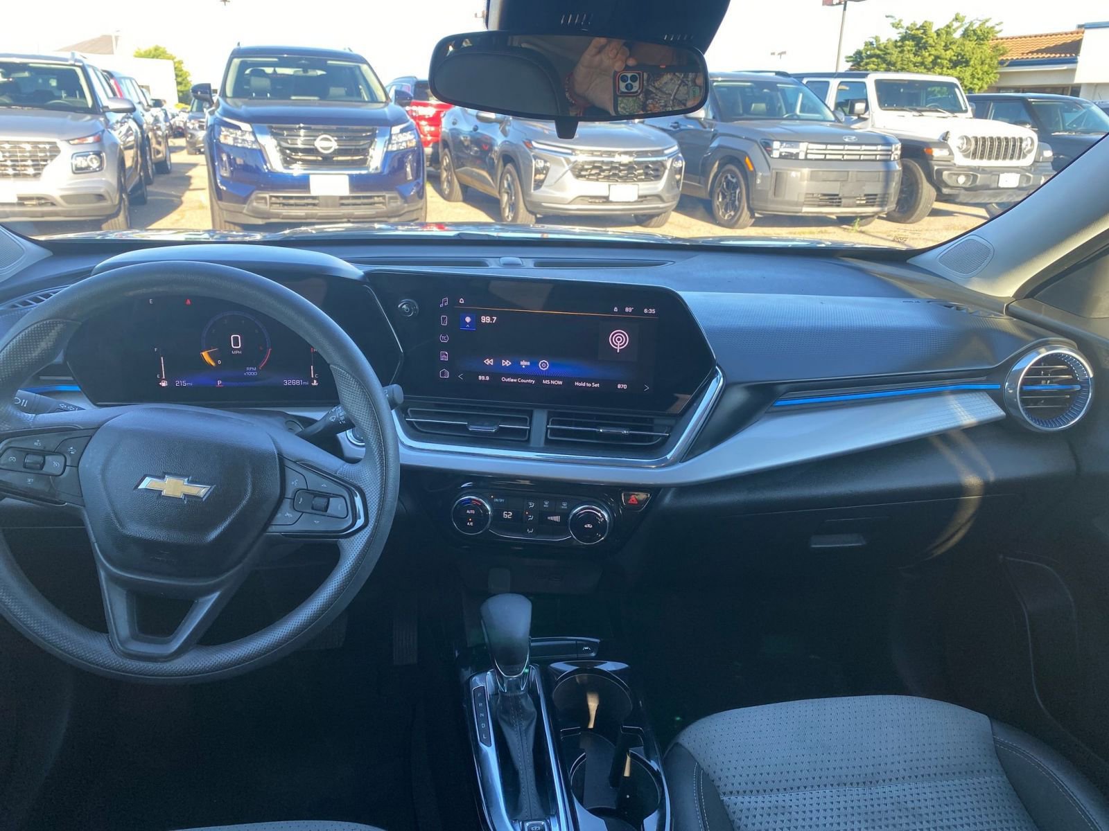 Used 2025 Chevrolet Trax LT FWD image 34
