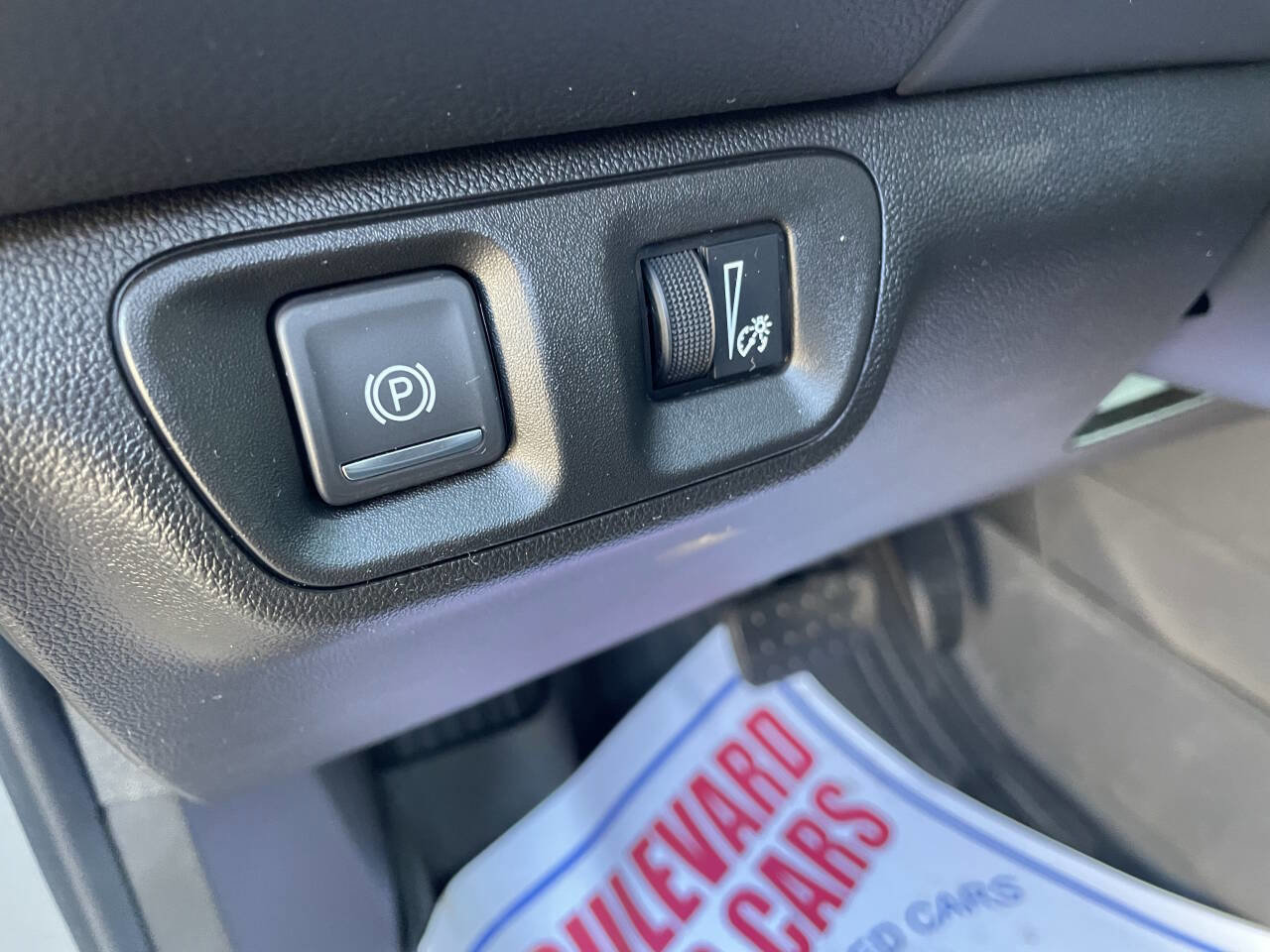 Used 2023 GMC Acadia SLT w/ Preferred Package image 17