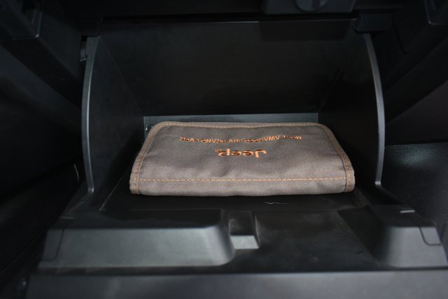 Used 2016 Jeep Renegade 75th Anniversary image 43