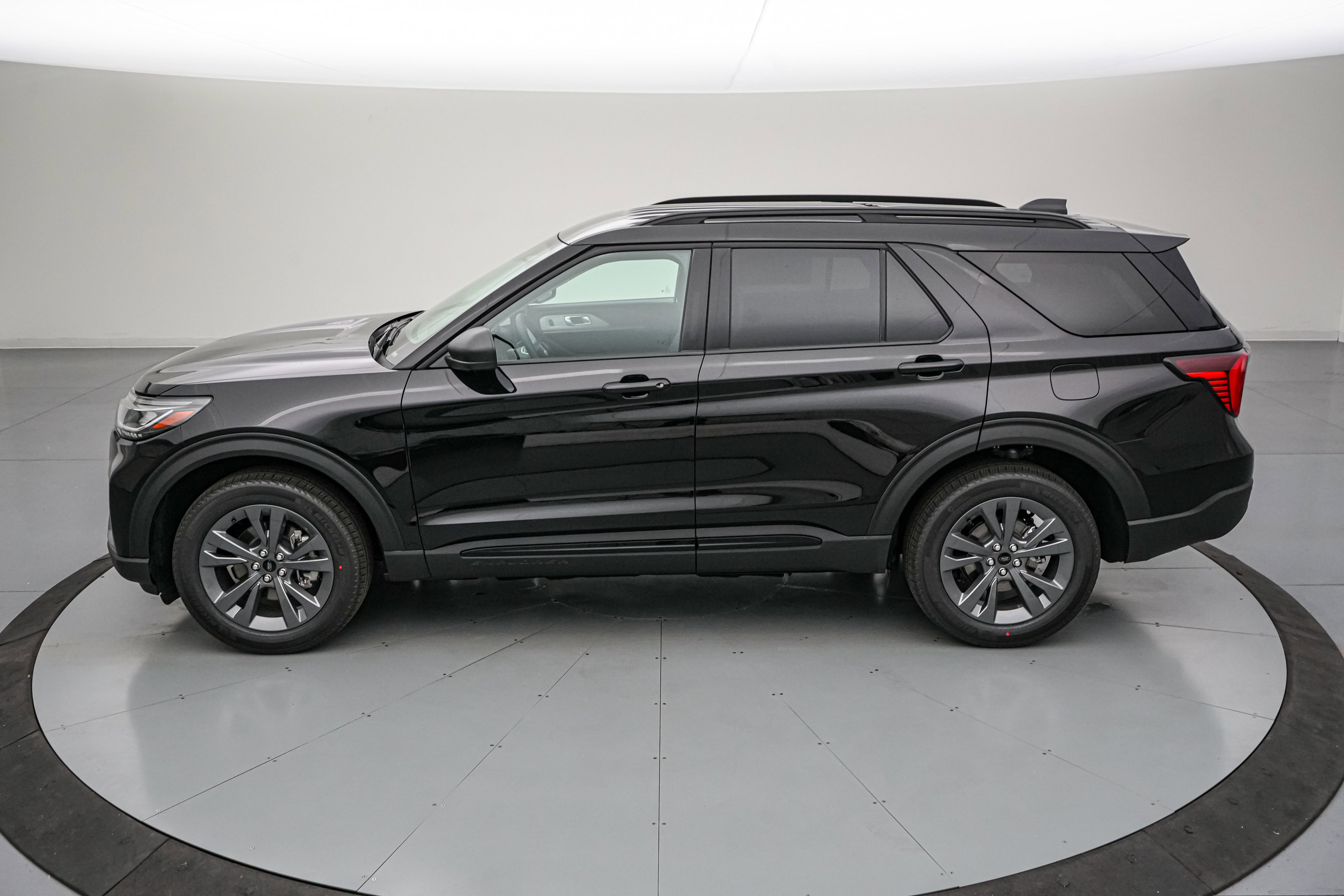 New 2026 Ford Explorer Active AWD/4WD image 7
