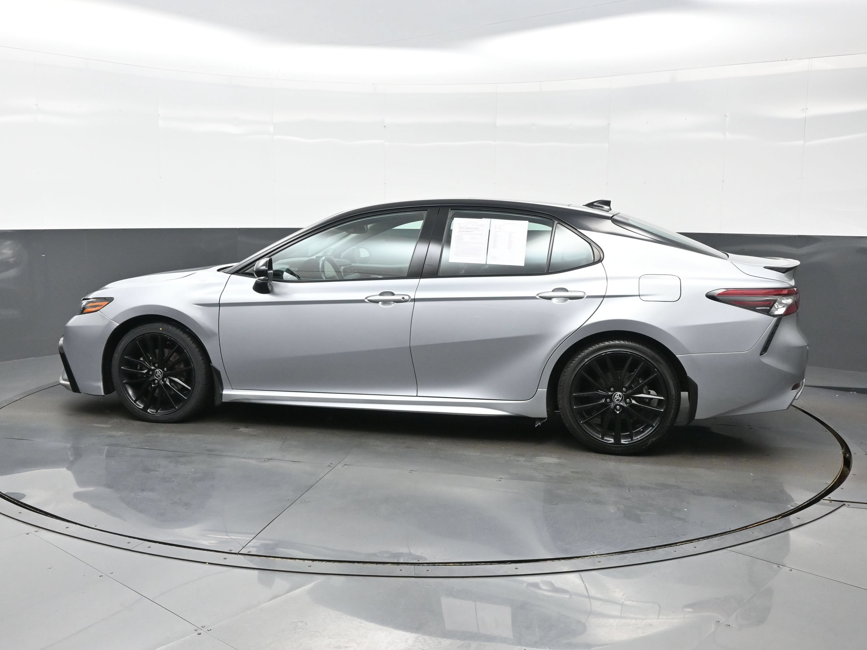 Used 2023 Toyota Camry XSE w/ Navigation Package FWD image 3