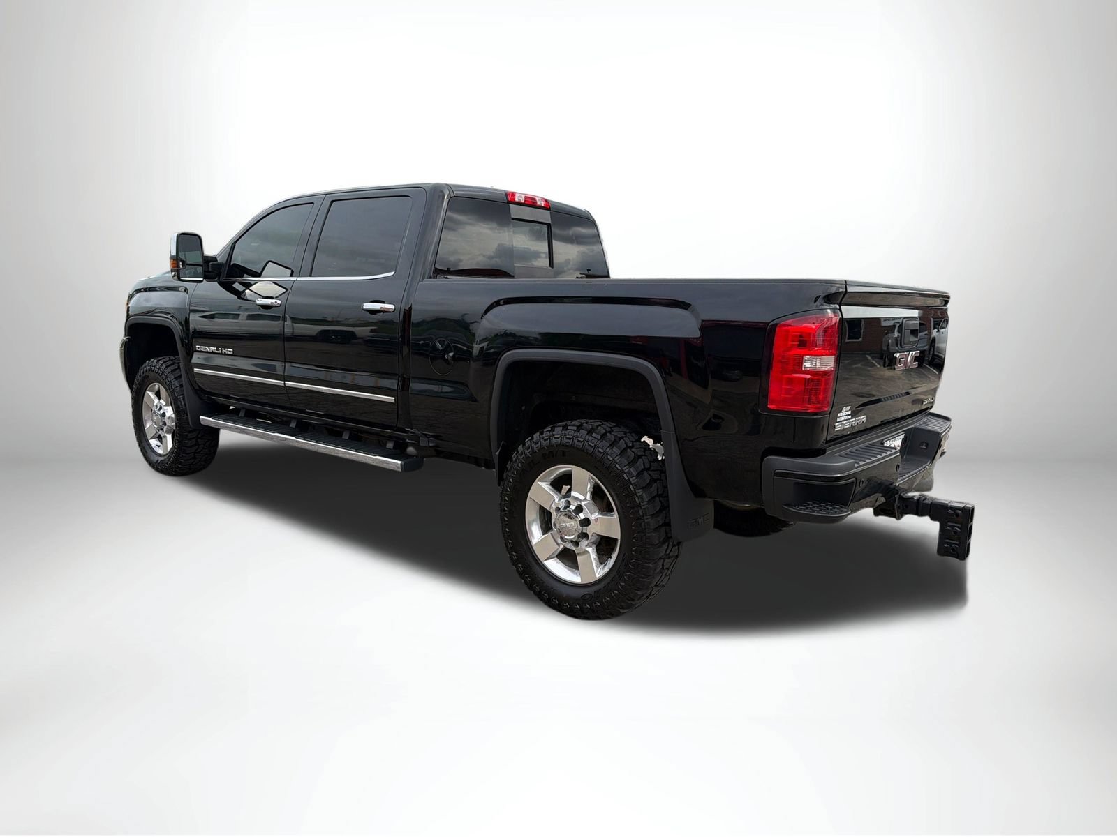 Used 2016 GMC Sierra 2500 Denali w/ Suspension Package, Off-Road AWD/4WD image 4