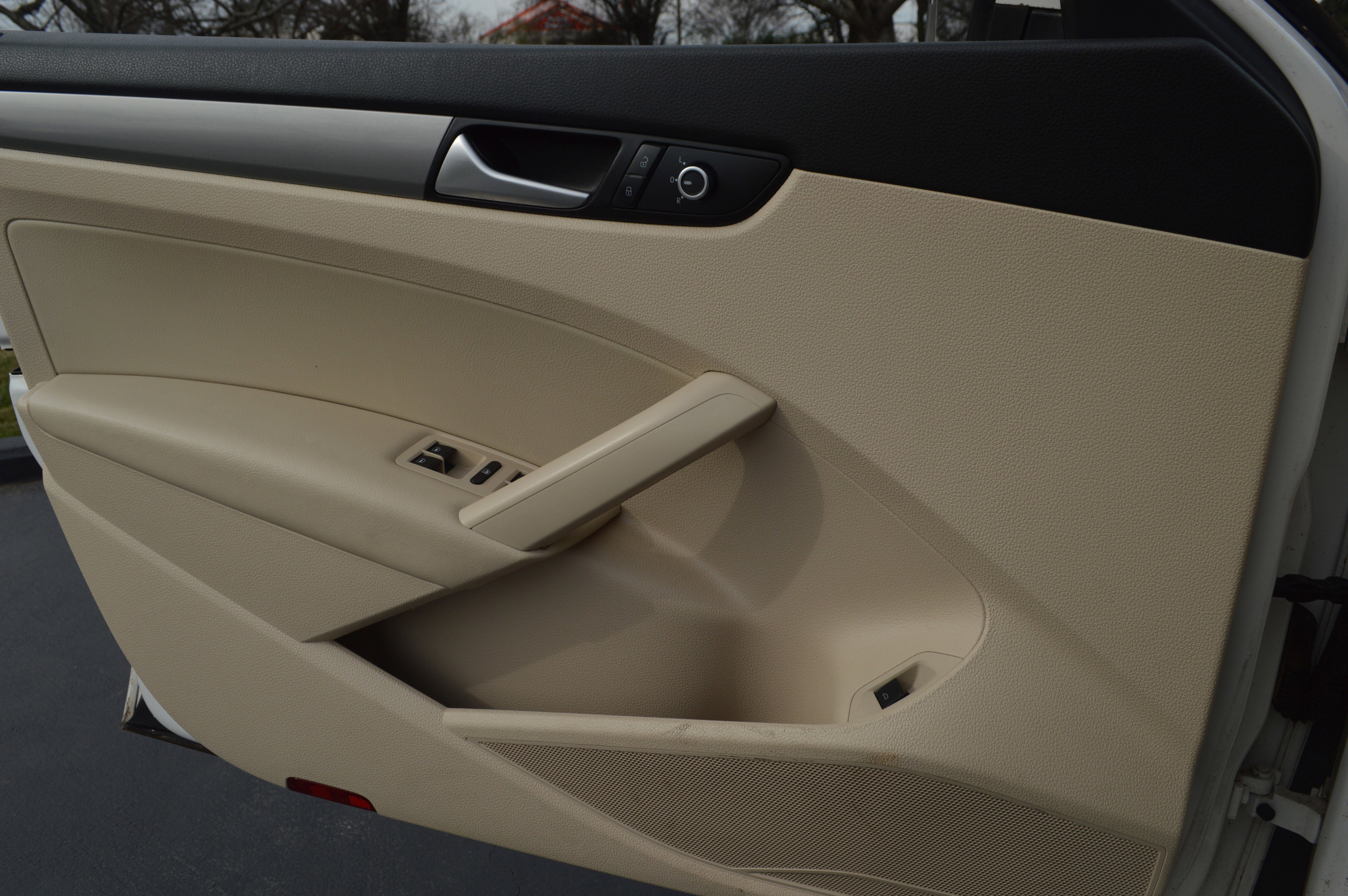 Used 2015 Volkswagen Passat 1.8T Limited Edition image 12