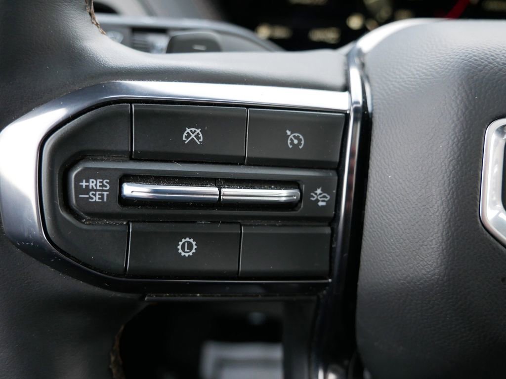 Used 2025 GMC Yukon XL AT4 image 23