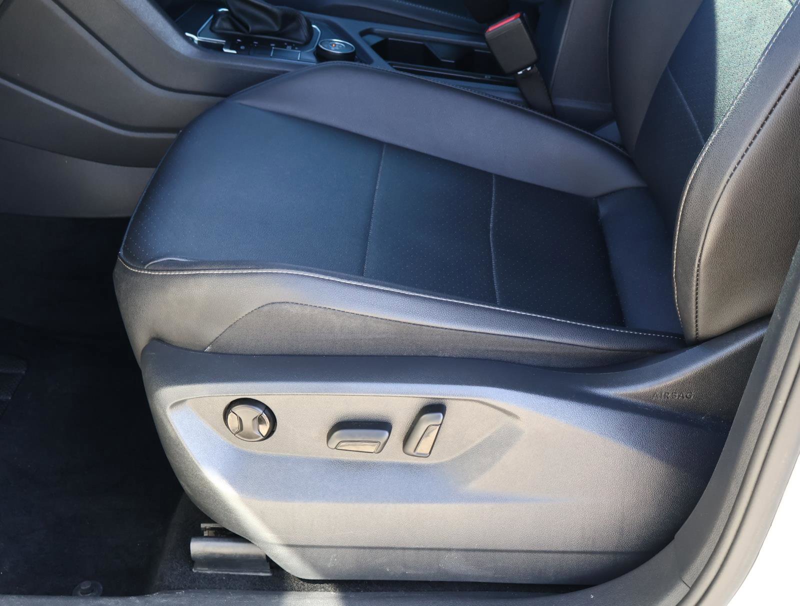 Used 2020 Volkswagen Tiguan SE image 14