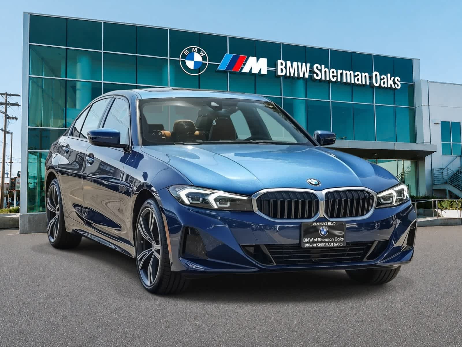 Used 2023 BMW 330i Sedan w/ Premium Package RWD image 3