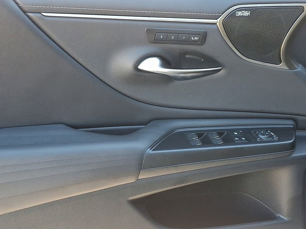 Used 2021 Lexus ES 300h w/ Accessory Package 2 image 13