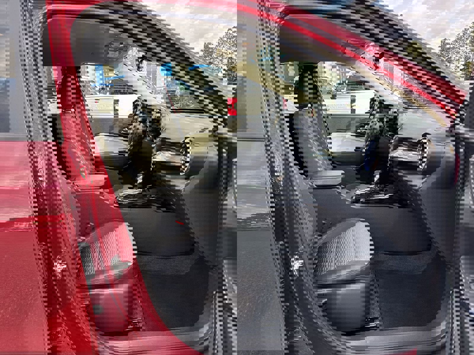 Used 2025 Chevrolet Trax LT w/ LT Convenience Package image 32