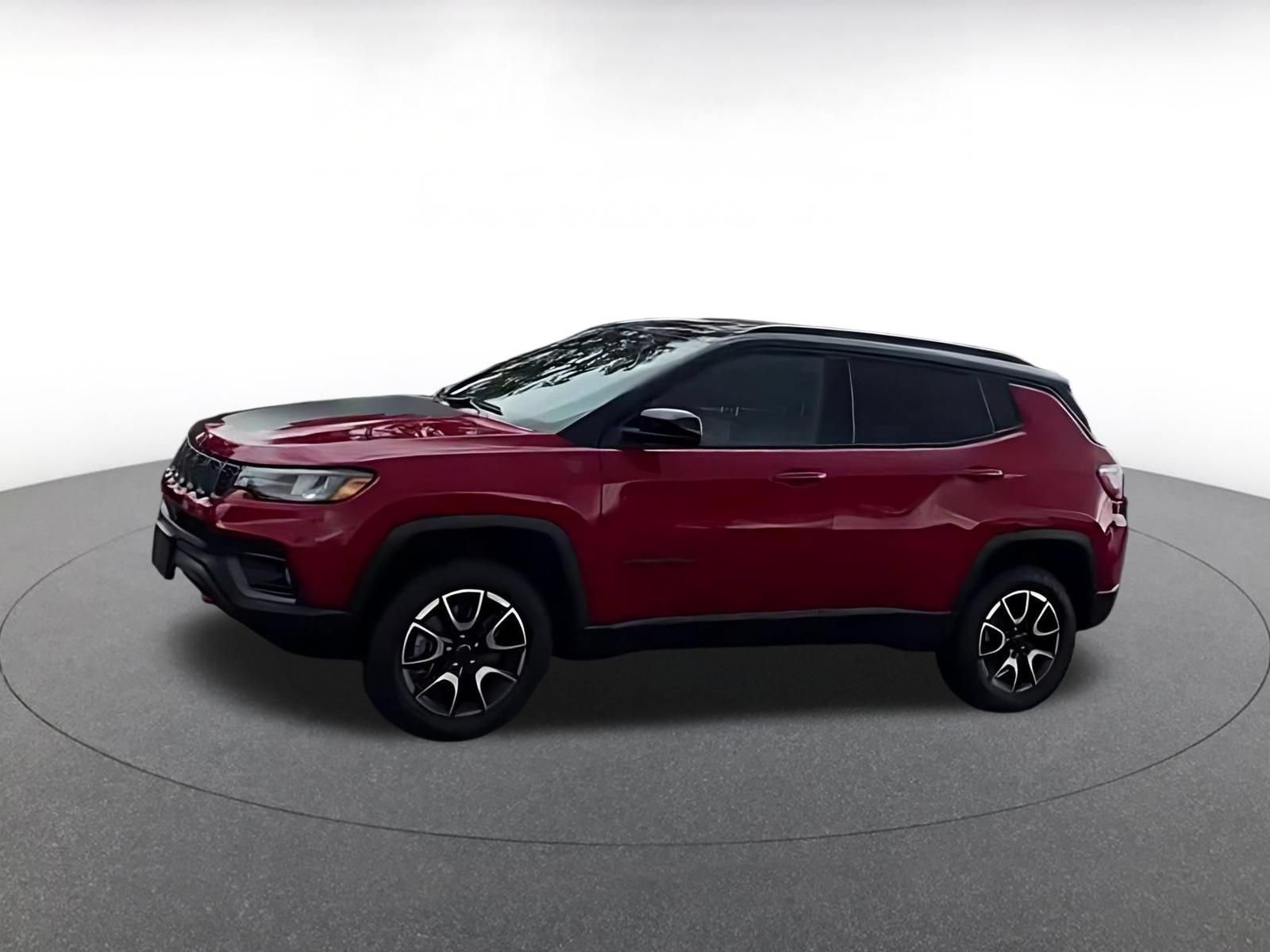 Used 2025 Jeep Compass Trailhawk AWD/4WD image 3
