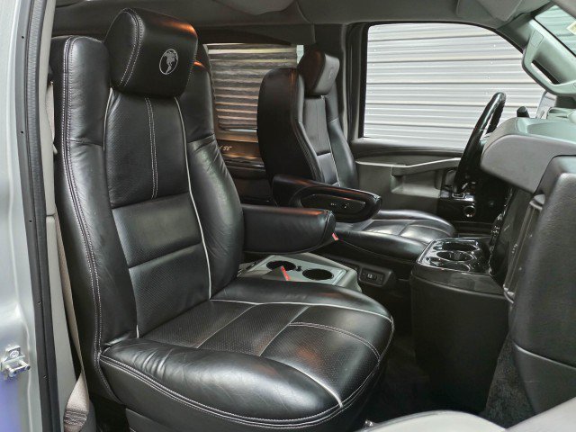Used 2018 GMC Savana 2500 Extended w/ Enhanced Convenience Package RWD image 23