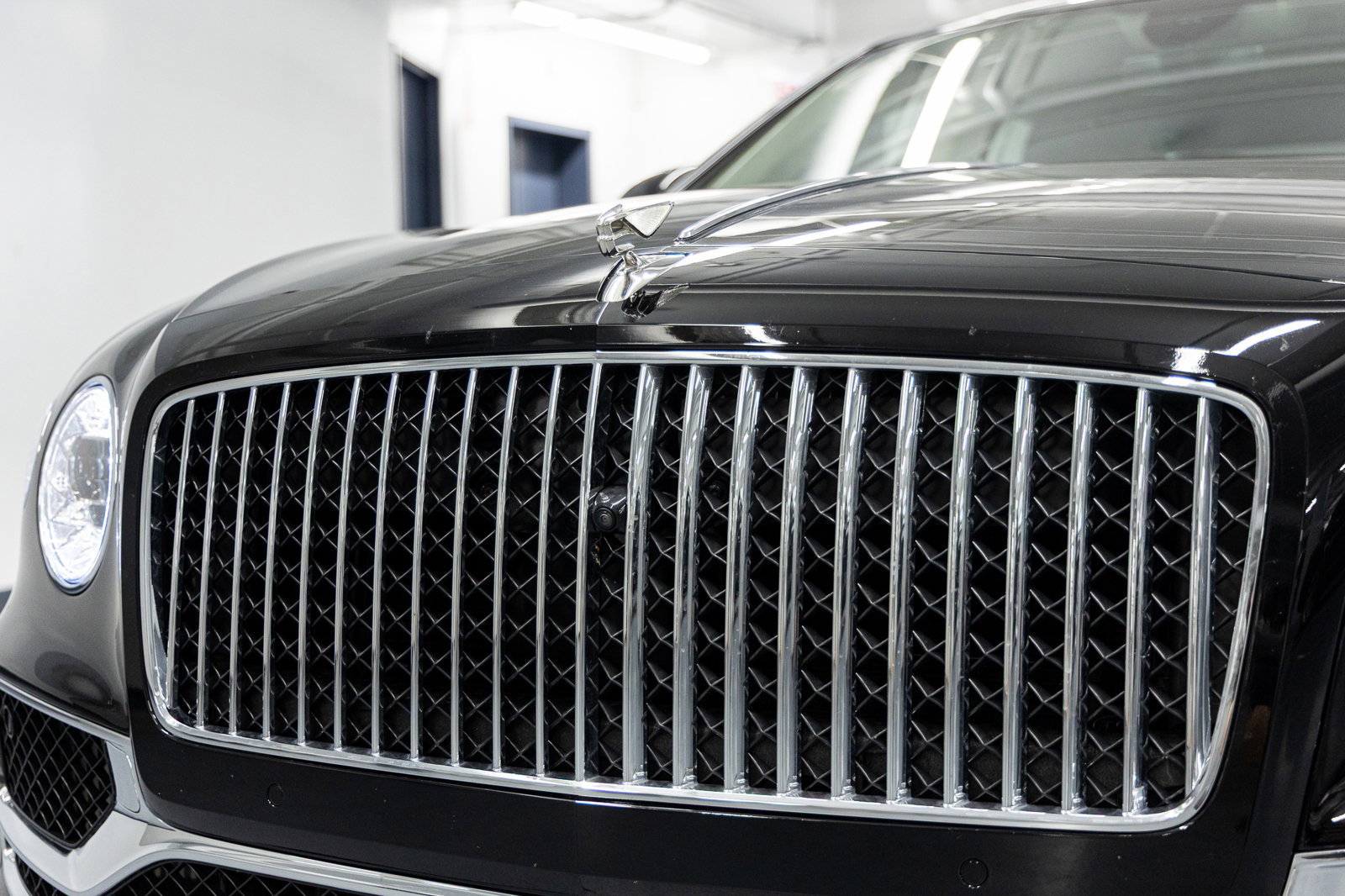 Used 2023 Bentley Flying Spur V8 image 8