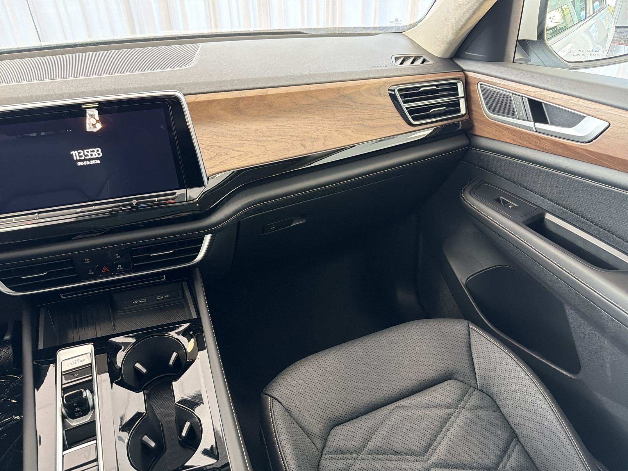 New 2026 Volkswagen Atlas SE FWD image 28