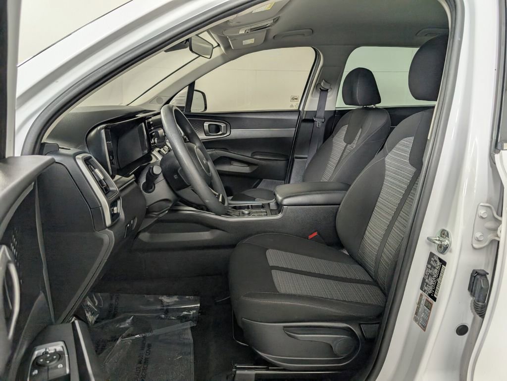 Used 2022 Kia Sorento LX image 10
