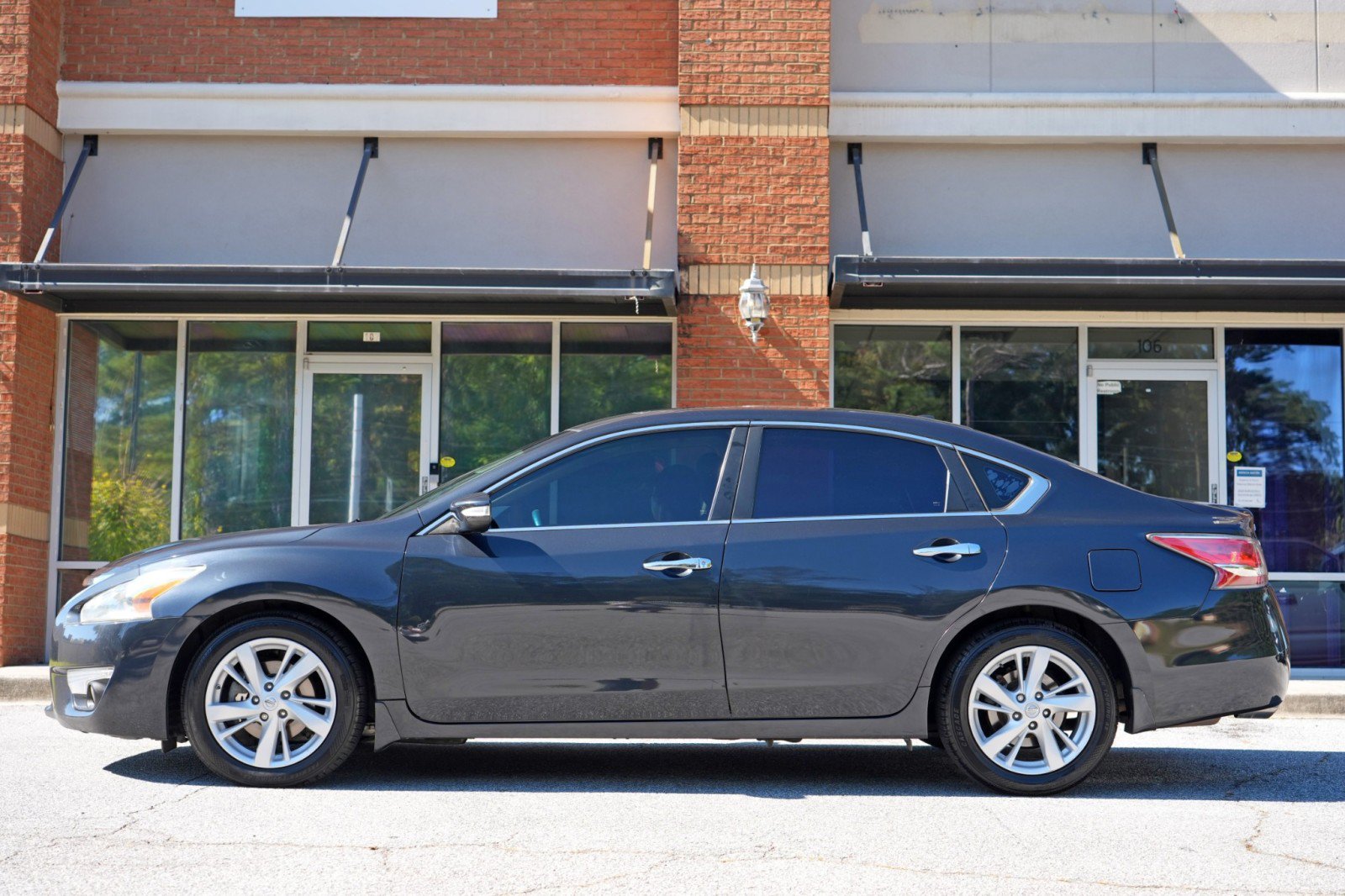 Used 2015 Nissan Altima 2.5 SV w/ Convenience Package FWD image 8
