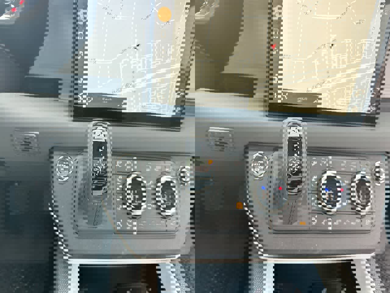 Used 2025 Land Rover Defender 90 S image 34