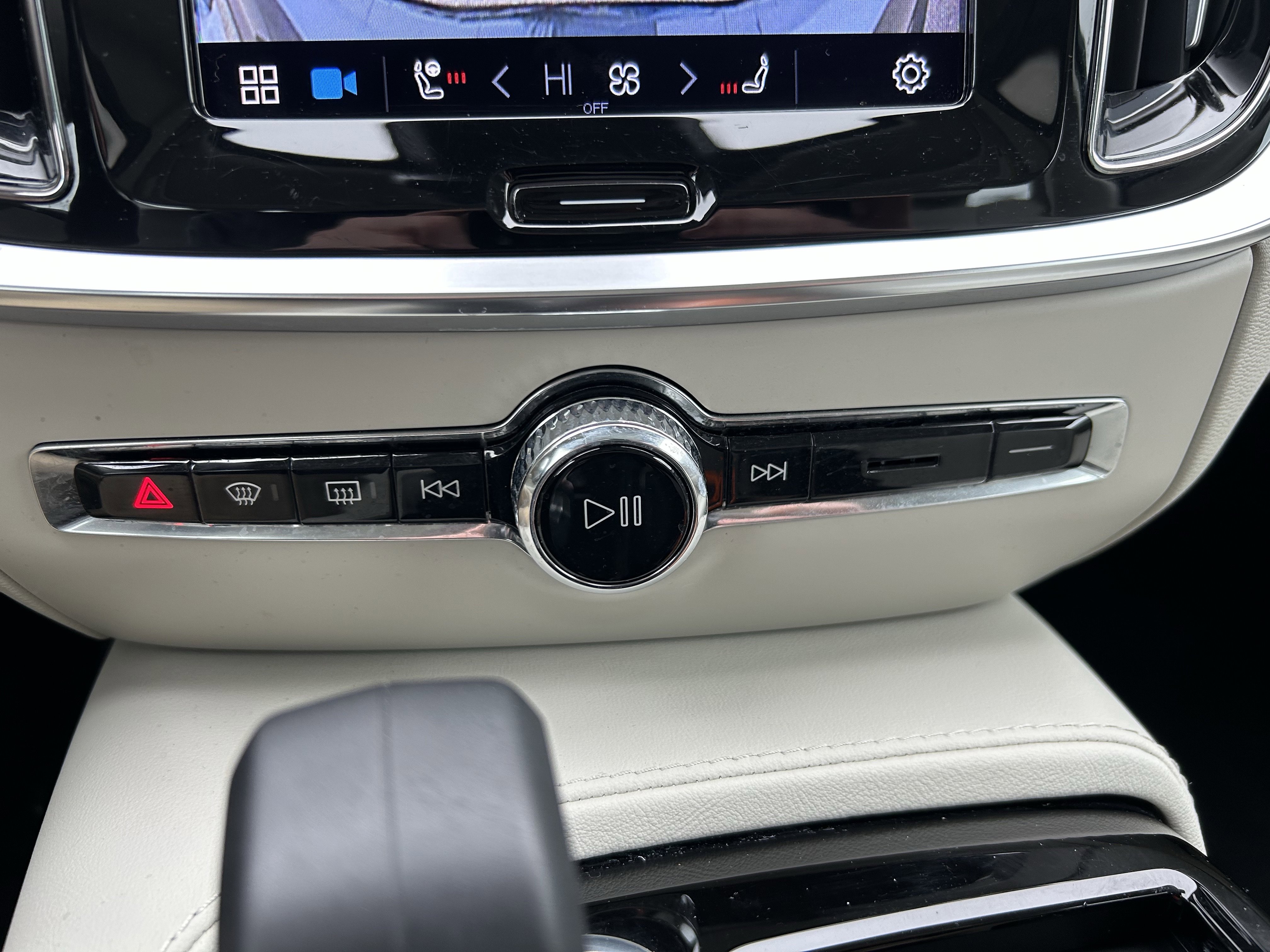 Used 2023 Volvo S60 T8 Plus image 15