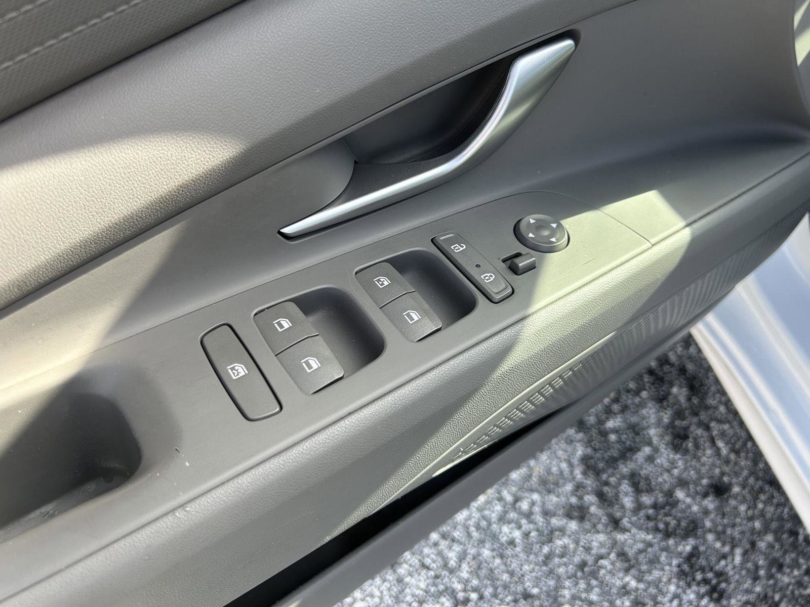 Used 2023 Hyundai Elantra Blue image 10