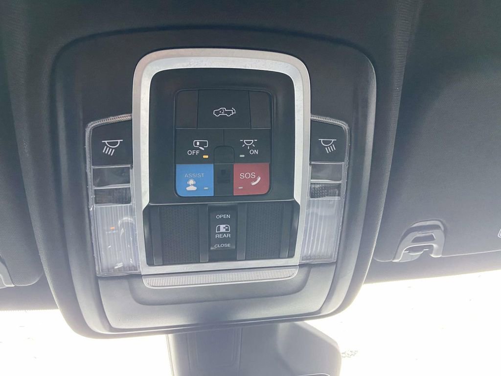 Used 2025 RAM 1500 Laramie AWD/4WD image 29